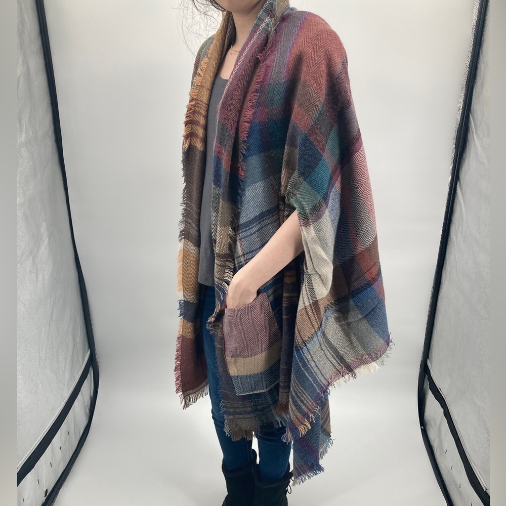 Perfect for Fall: Ruana Poncho Wrap with Pockets Multicolor Plaid Camel
